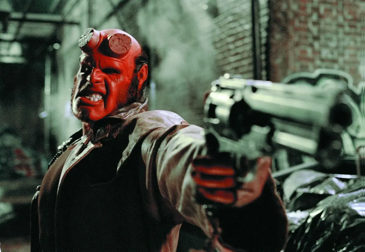 Ron Perlman als Hellboy